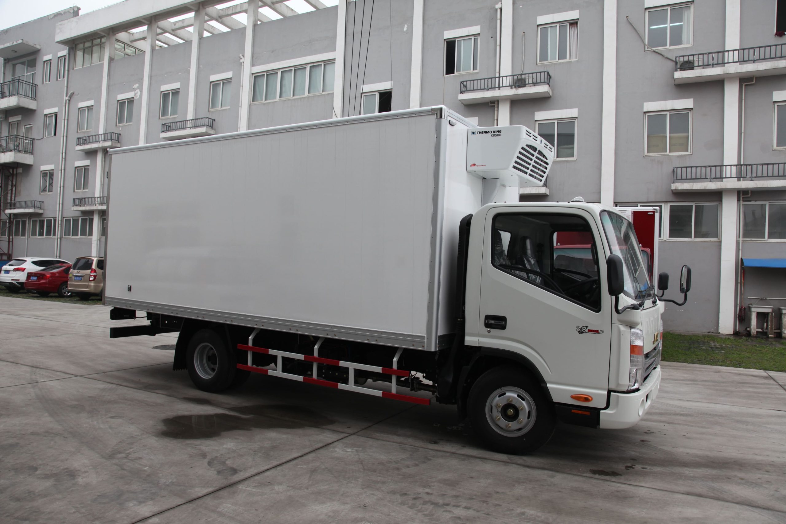 Refrigerated truck - 008