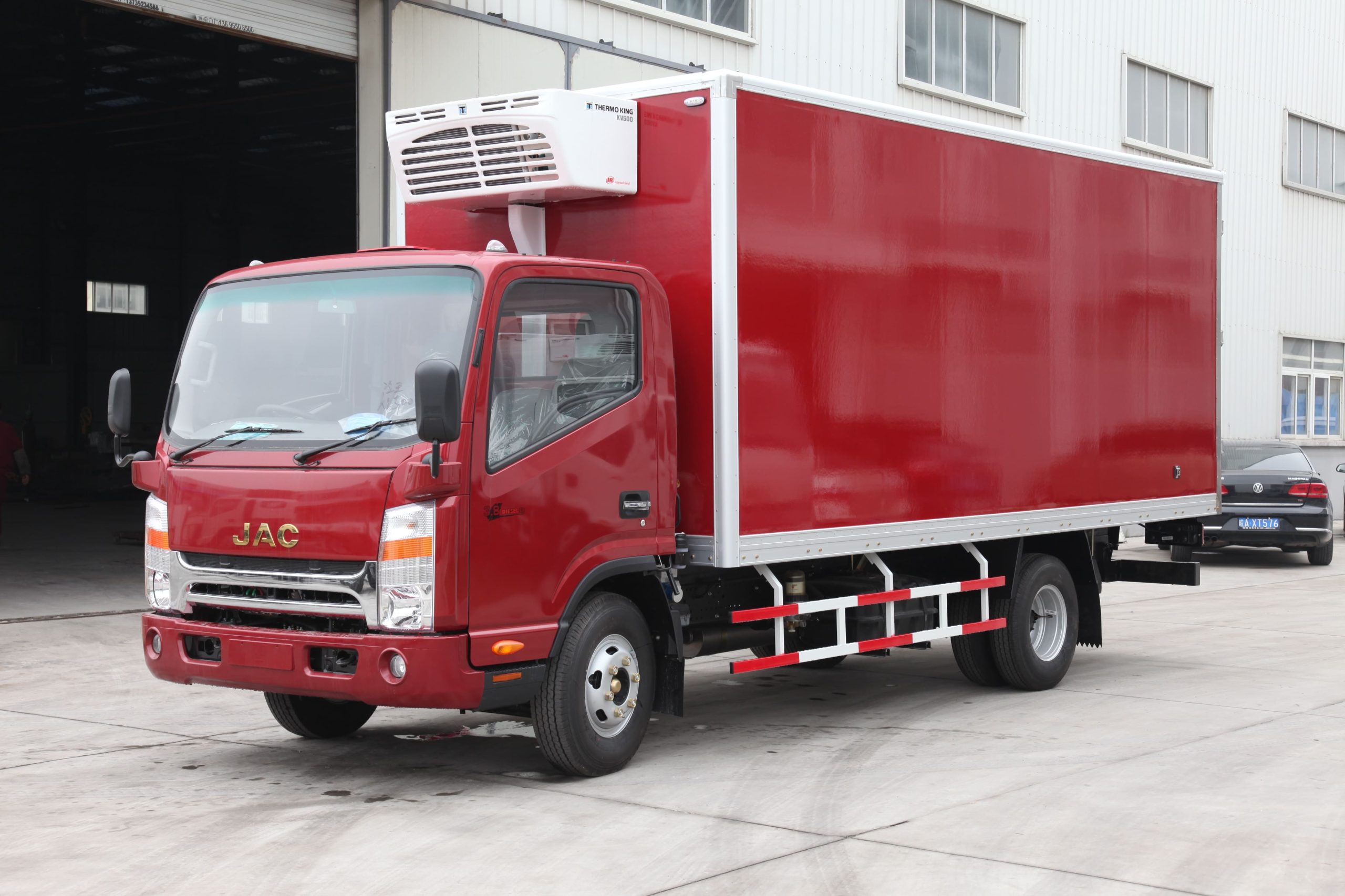 Refrigerated truck - 011
